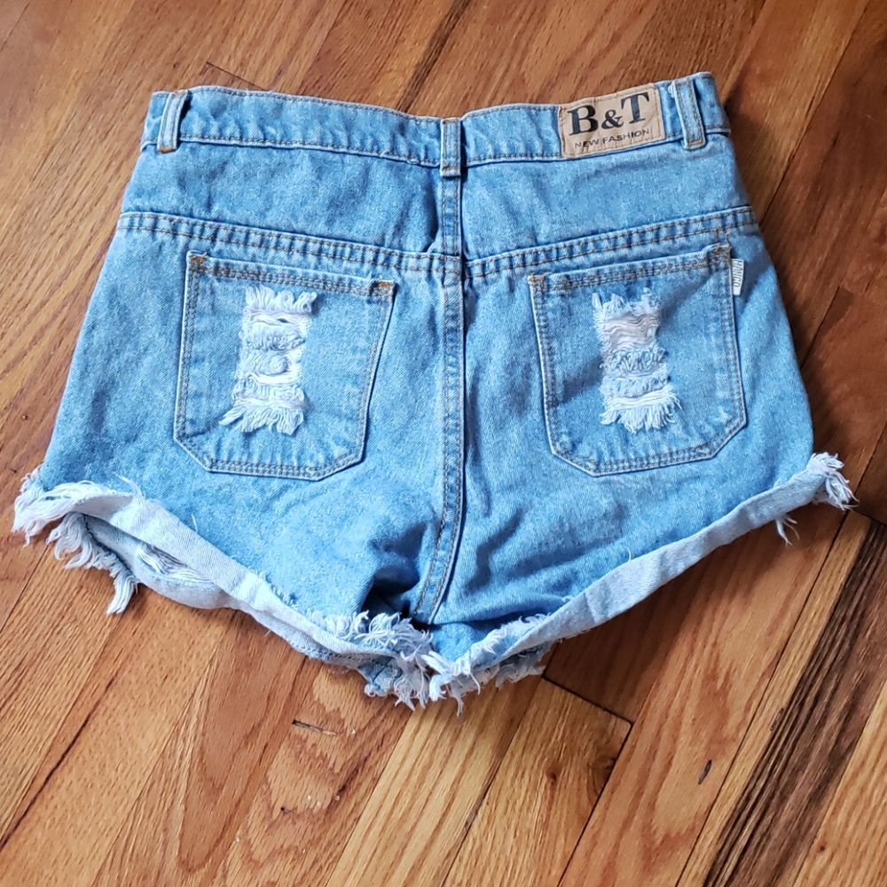 NWOT distressed shorts